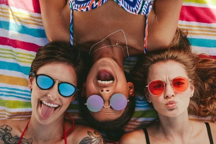 Se faire plaisir en choisissant la couleur et les détails d’une monture de lunettes