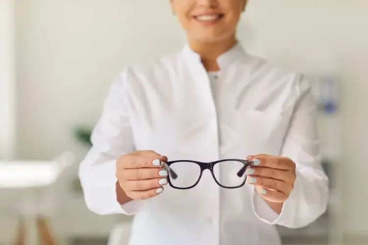 DOMINATI OPTICIEN propose les meilleurs verres correcteurs pour une vision nette et un confort optimal