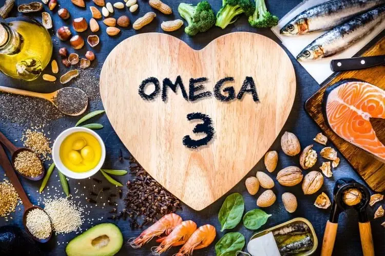 Aliments riches en oméga-3 comme le poisson, les noix et les graines pour une alimentation saine